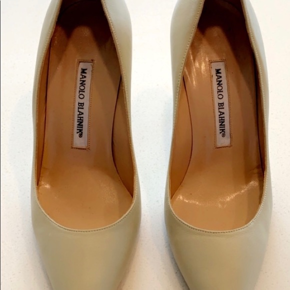 Manolo Blahnik BB Pump, 2 3/4" (70mm) heel - Picture 2 of 4
